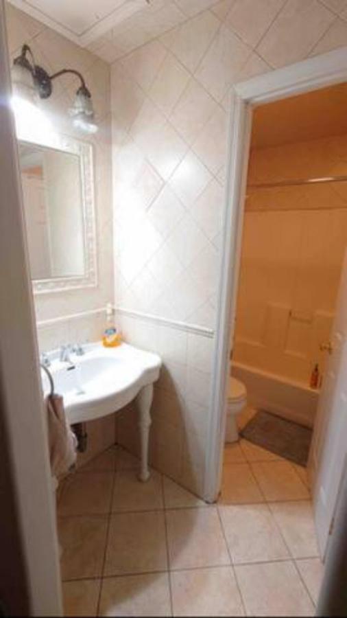 Habitación en casa particular Spacious Bedroom For 4 In Shared Townhouse+garden Nueva York